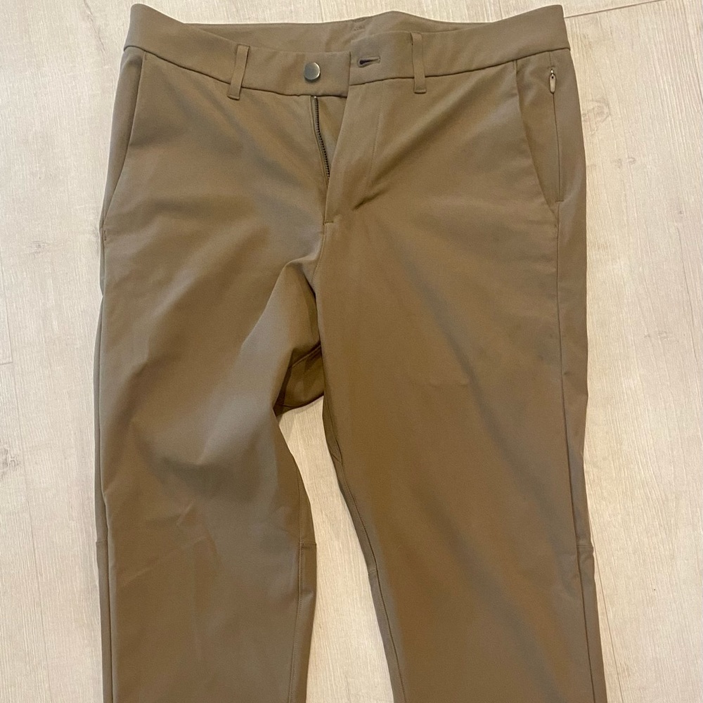 Men’s Lululemon Slim-Fit Pant